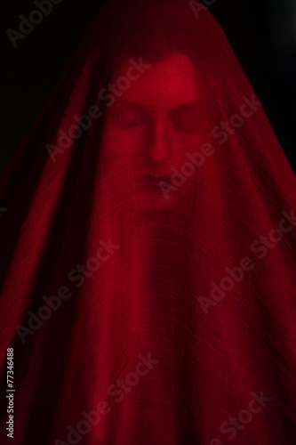 Fotografia Portrait of woman wearing red veil