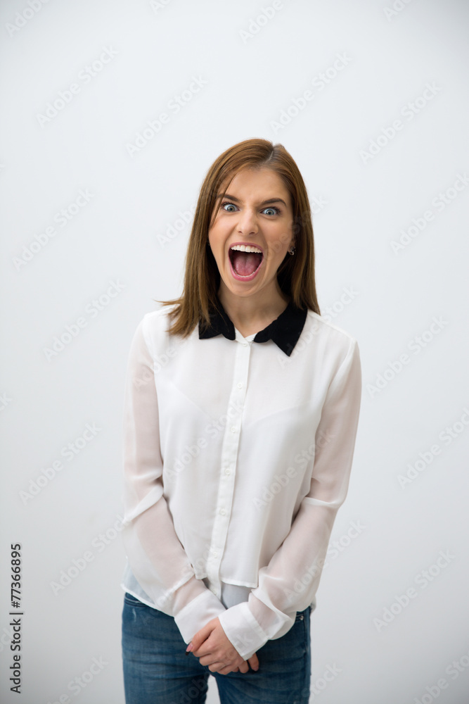 Obraz premium Angry businesswoman shouting over gray background