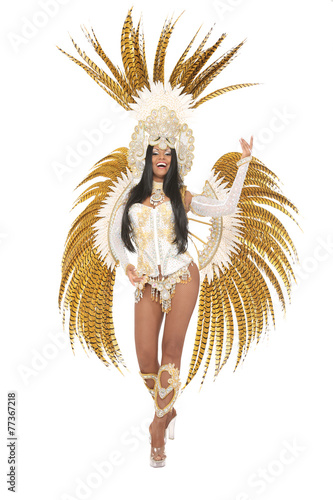 Hübsche Brasilianerin mit Kostüm