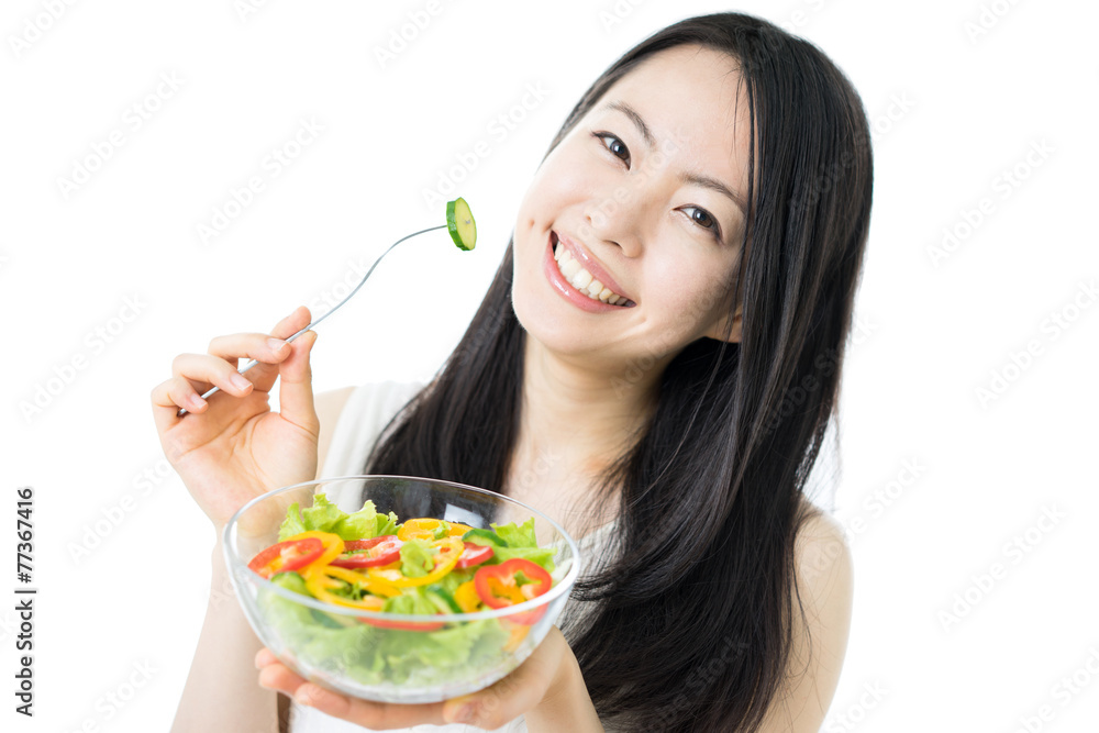 サラダを食べる女性 サラダを食べる女性
