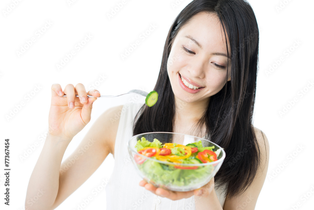 サラダを食べる女性 サラダを食べる女性
