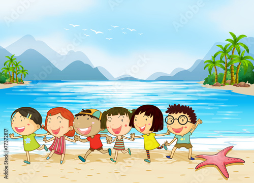 Kids at the beach © GraphicsRF