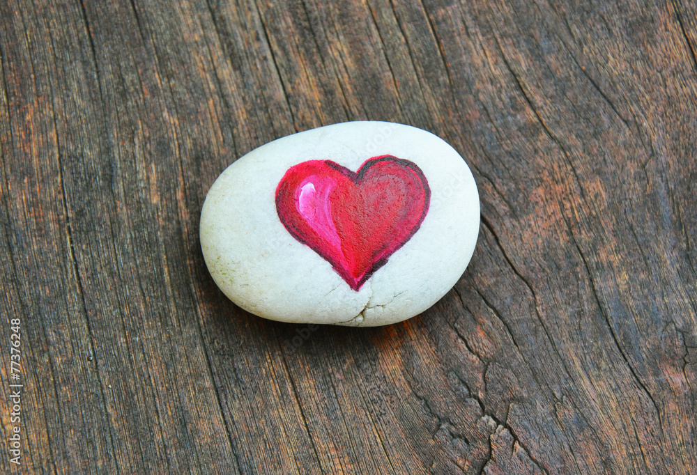 Fototapeta premium heart painted on stone