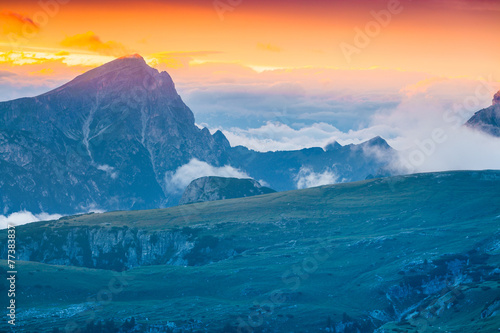 Colorful sunrise on the Seekofel mountain range © Andrew Mayovskyy