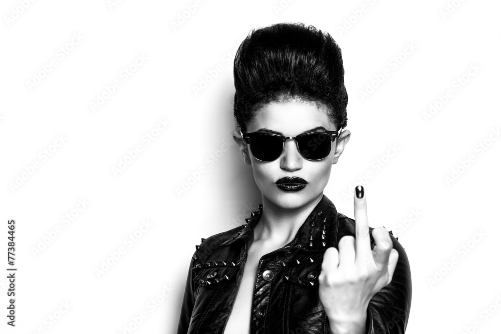Naklejka premium Rocker girl wearing sunglasses black and white