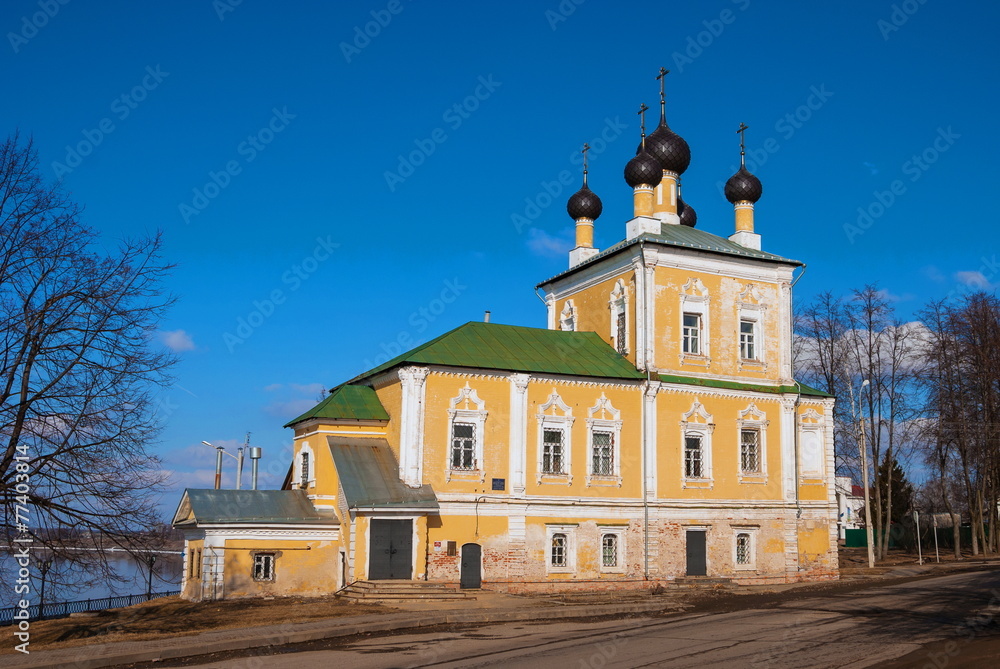 Naklejka premium Ancient temple near road in ancient Russian town of Uglich