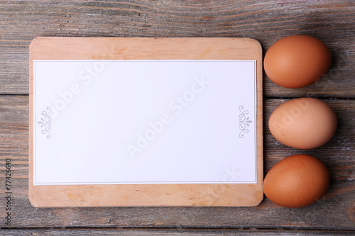 Fotografia Cutting board with menu sheet of paper