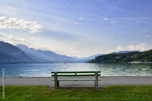 Bench in Annecy © Mny-Jhee