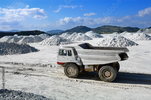 Картината върху платно Machinery for mining.
