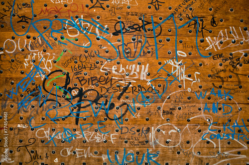 tag graffiti