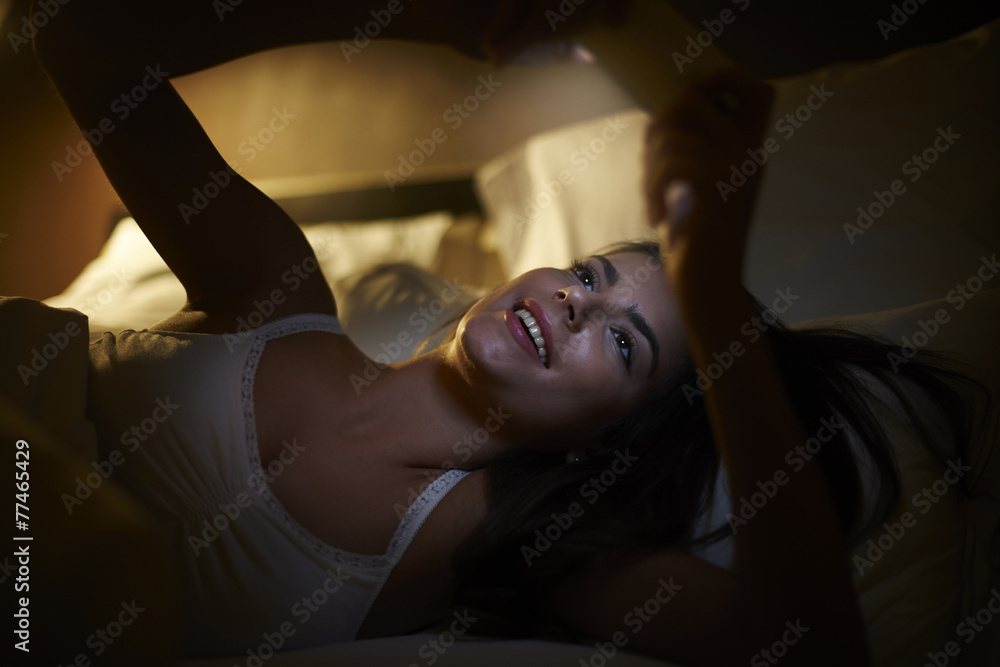 Obraz premium Woman with tablet at night