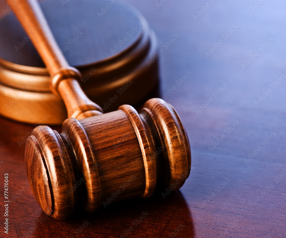 Φωτογραφία Wooden gavel