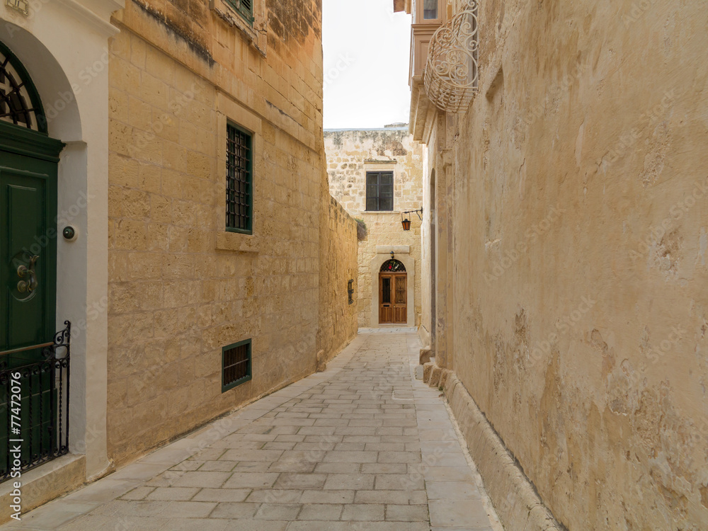 Charakteristische kleine Gasse in Mdina, Malta