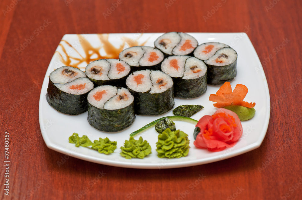 Roll with smoked eel and salmon Roll with smoked eel and salmon