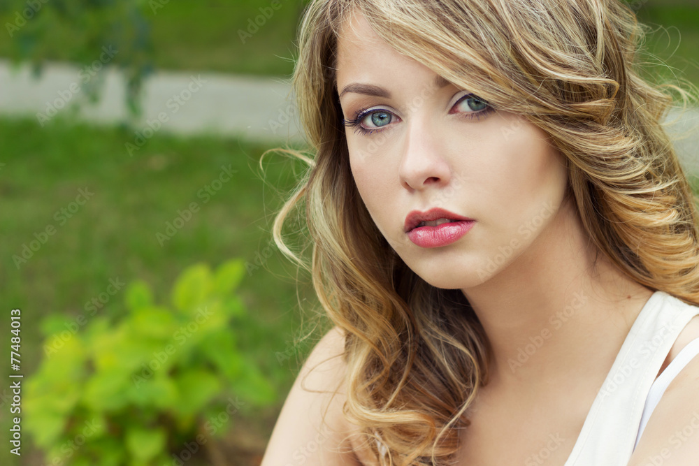 Naklejka premium beautiful sexy blonde girl in a Park with large plump lips
