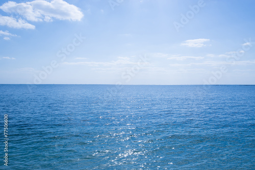 沖縄の海・水平線と青空