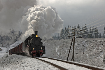 Fotobehang Trein Antieke stoomtrein op het spoor  © photocell