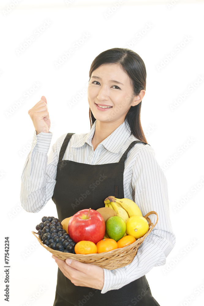 果物を持つ女性 果物を持つ女性
