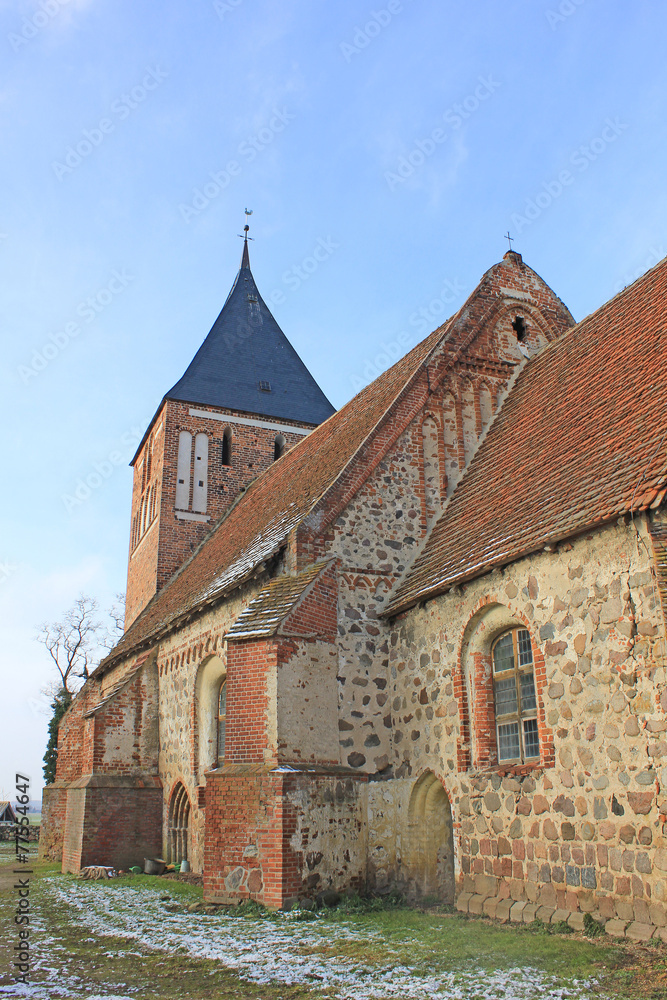Zettemin: Gotische Dorfkirche (13. Jh., Mecklenburg-Vorpommern) Zettemin: Gotische Dorfkirche (13. Jh., Mecklenburg-Vorpommern)