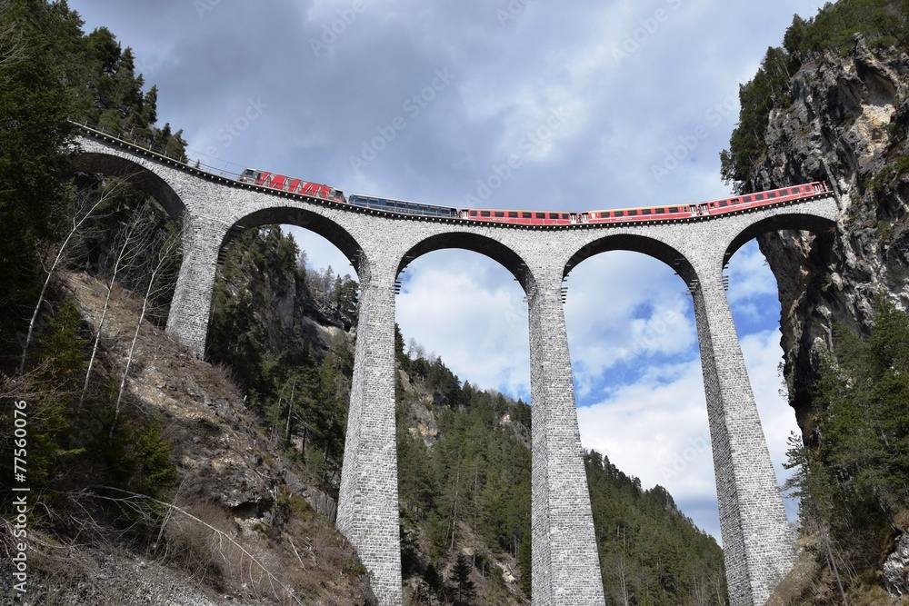 Fototapeta premium Landwasserviadukt - Schweiz - UNESCO Weltkulturerbe 