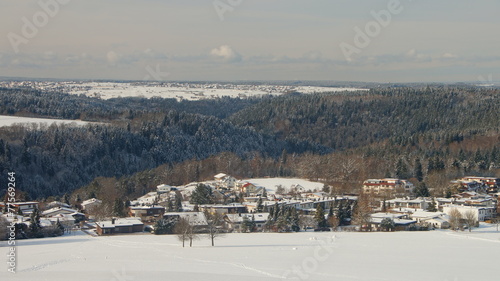 Winter im Neubaugebiet im Schwarzwald