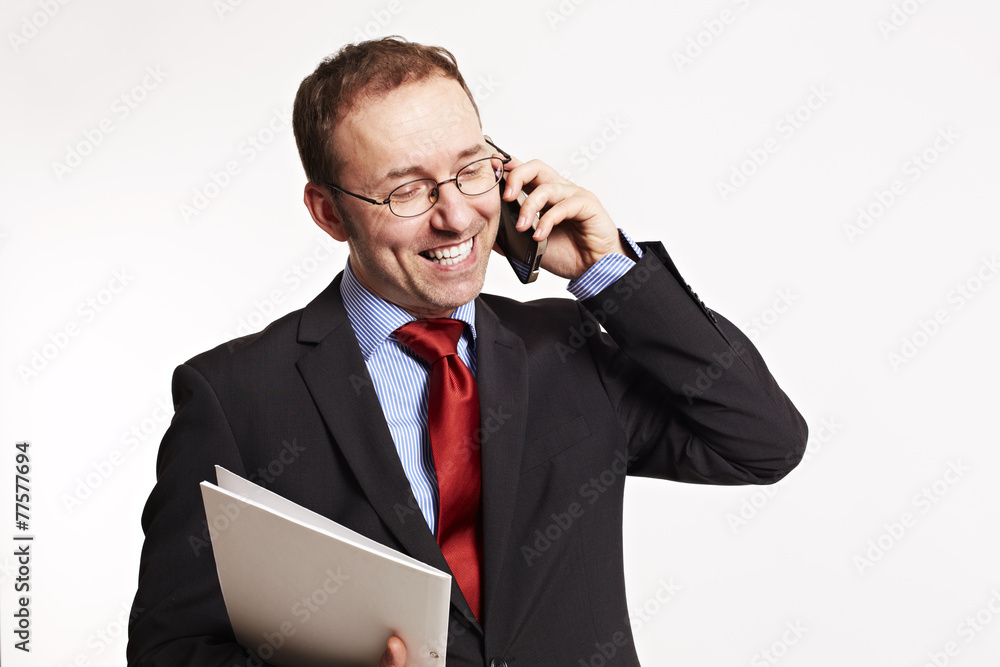 Geschäftsmann mit Arbeitsmappe am telefonieren 3 Geschäftsmann mit Arbeitsmappe am telefonieren 3