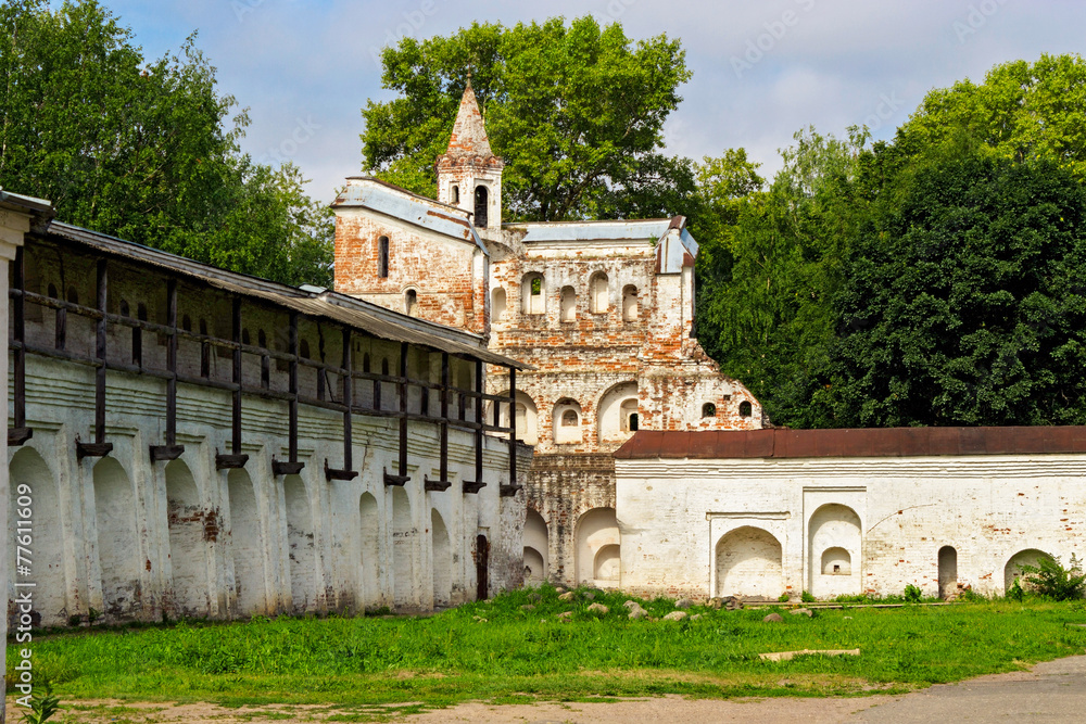 Fototapeta premium vologda kremlin wall