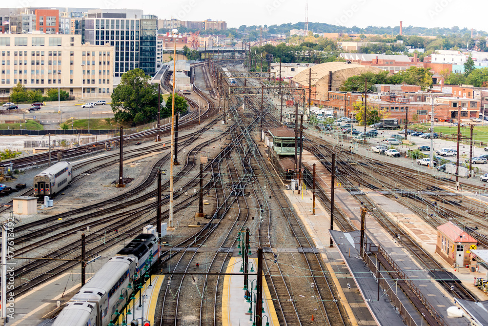 Naklejka premium Washington, DC -Trains and overhead cables at Union Station