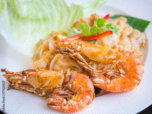 Fried noodle with prawn