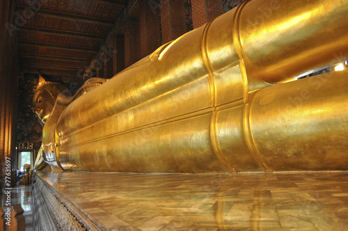 Thailandia. Bangkok, il Buddha sdraiato a Wat Pho photo