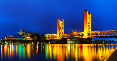 Fotobehang Tower Bridge Golden Gate brug Sacramento panorama  © andreykr