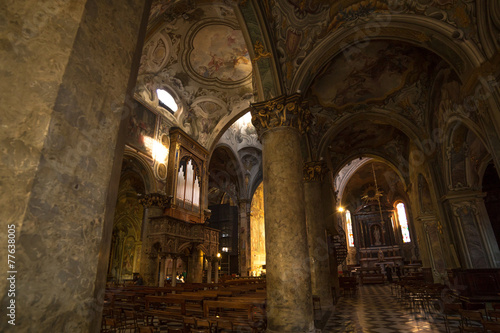 Interno di una cattedrale