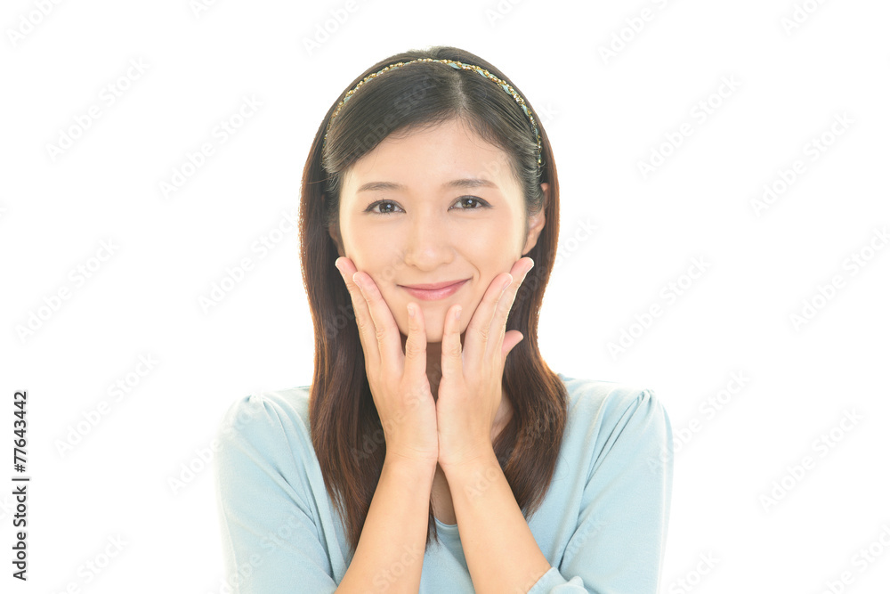 フェイスケアをする女性 フェイスケアをする女性
