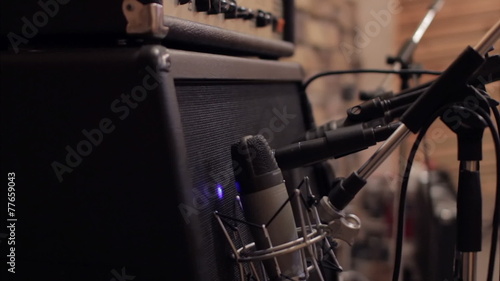 Recording guitar amp in studio with microphones
