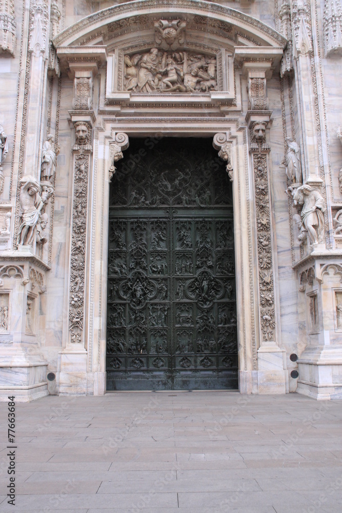 porte en bronze de la cathédrale de Milan