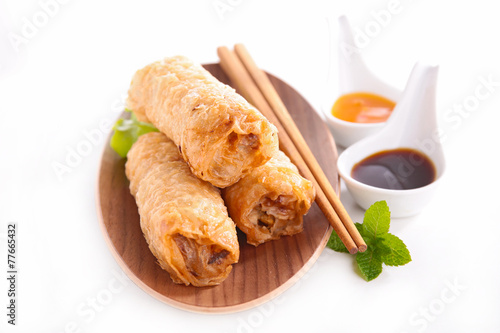 spring roll and sauce