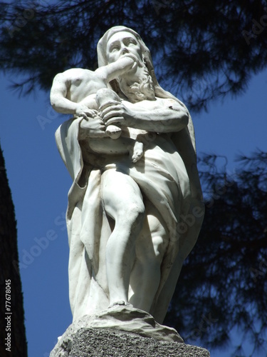 Escultura de Saturno devorando a su hijo