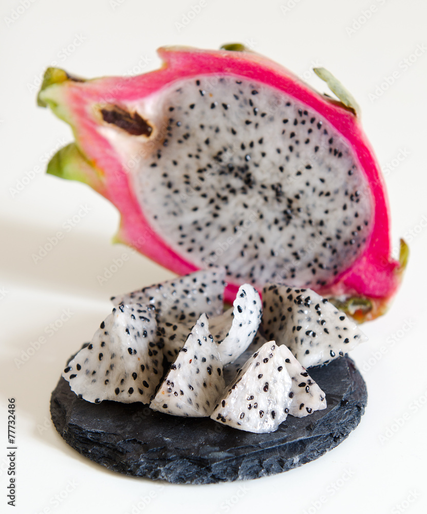 Fototapeta premium FOOD - Drachenfrucht