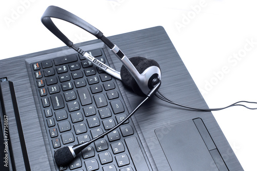 Obraz na płótnie Headset lying on a laptop computer keyboard w salonie