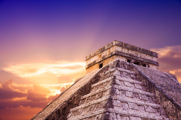 Keuken achterwand Purper El Castillo piramide in Chichén Itzá  © fergregory