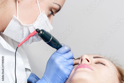 permanent make up on eyebrows