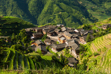 Wandcirkels China Rijstterrassen en dorp in China  © Juhku