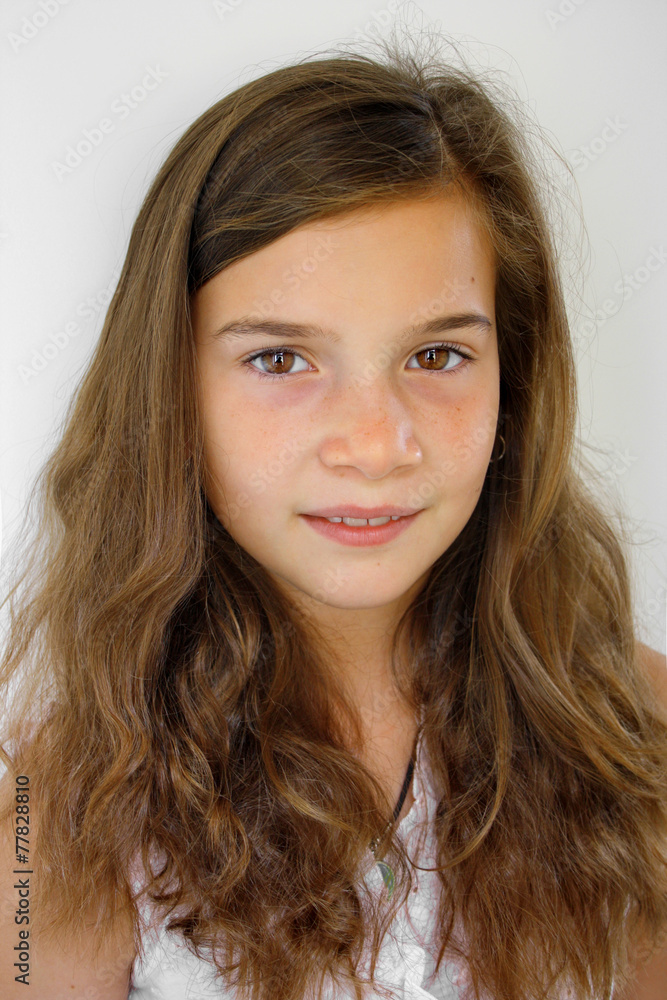 RITRATTO DI RAGAZZINA RITRATTO DI RAGAZZINA