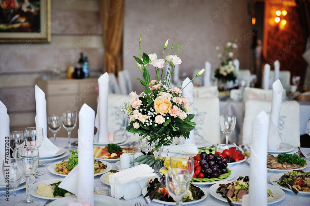 Fototapeta premium table decorated with flowers wedding dinner
