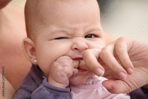 Foto baby biting