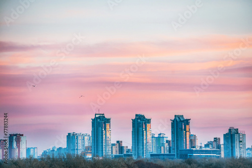 Spectacular sunset city view © Pavlo Vakhrushev