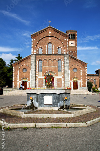 the legnano   old   church  closed brick tower sidewalk    fo