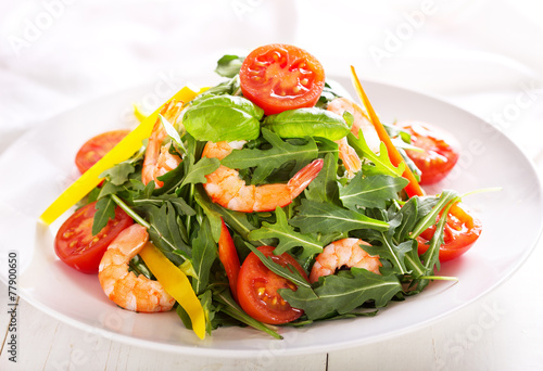 salad with shrimps and vegetables