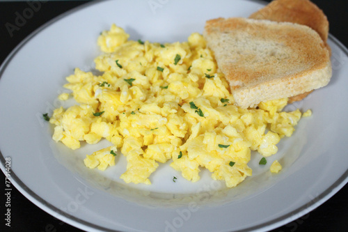Scrambled eggs with toasted white bread