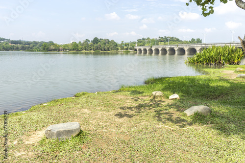 Obraz na plátně Green grass facing to lake